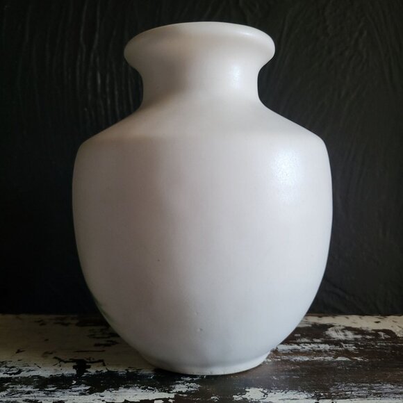 Artist Signed Studio Pottery Vase With Fish Design White Handmade Unique Vase - Picture 3 of 8